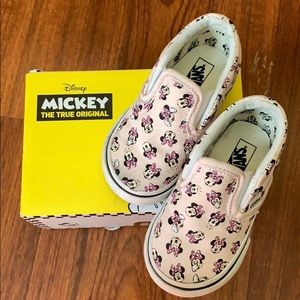 Minnie slip on vans💫